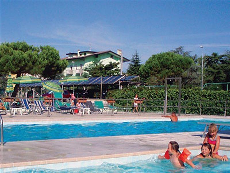 Hotel Vianello Лідо-ді-Єзоло Екстер'єр фото